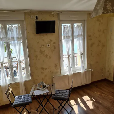 Les Mouettes Blessees فندق مبيت وإفطار لو كْروتْوَ