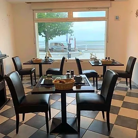 Les Mouettes Blessees Bed & Breakfast 3*
